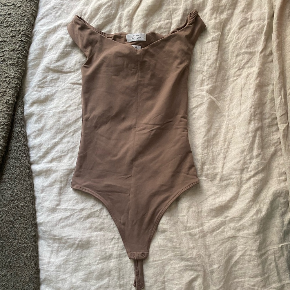 Aritzia contour bodysuit